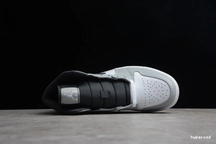 Hyperoad Jordan Grey” Smoke Air 1 “Light Mid 0706